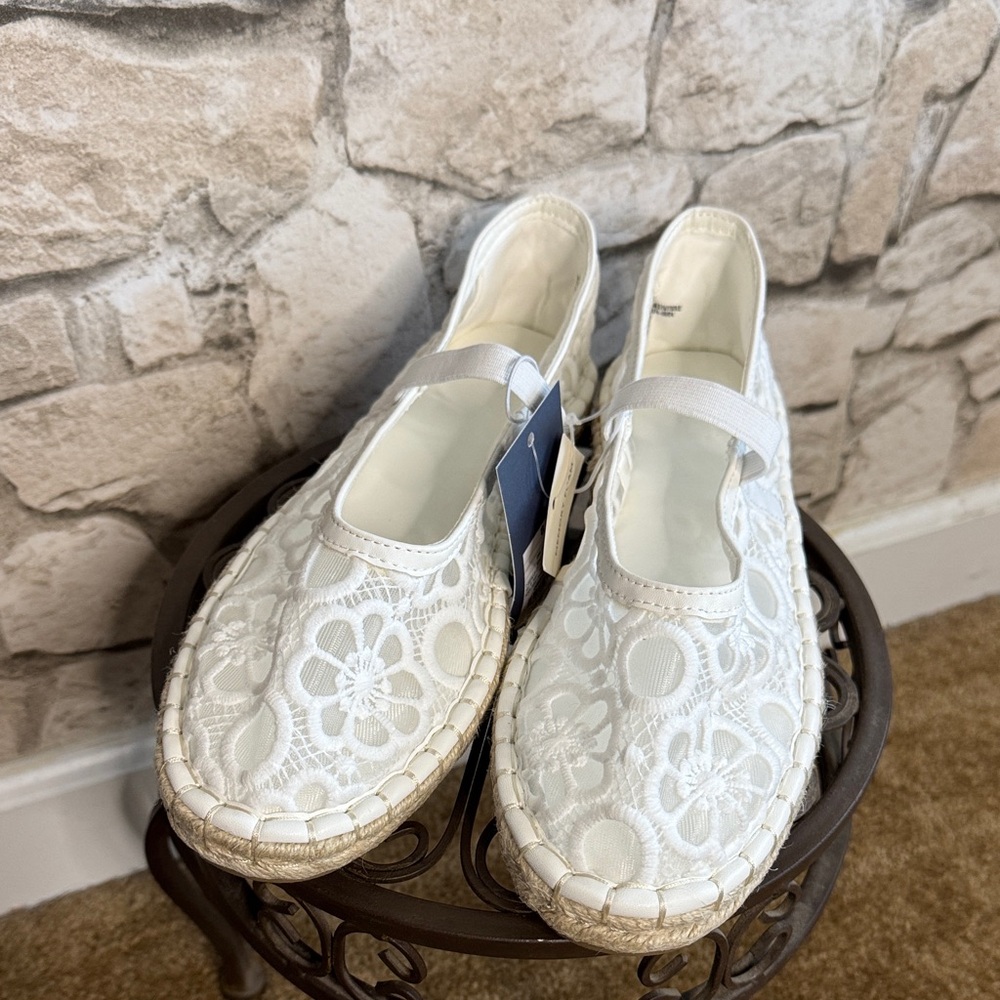 Universal Thread White Floral Espadrilles